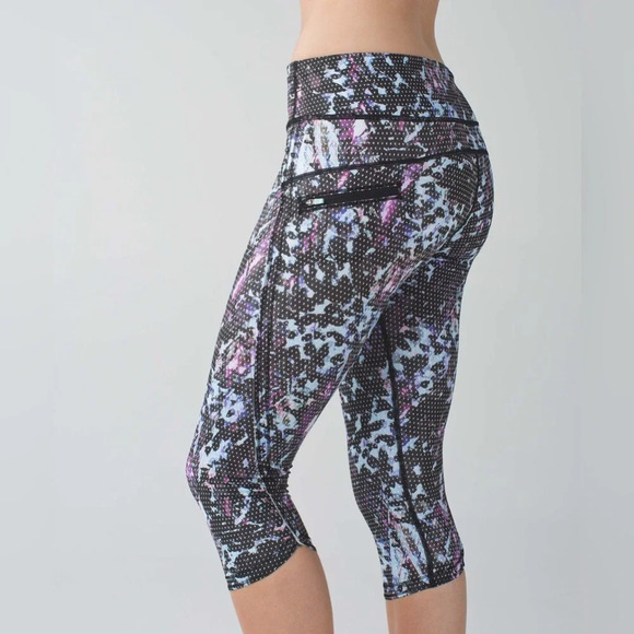 Lululemon Top Speed Crop *Full-On luxe
Floral Sport Tranquil Blue Mul/Blk SZ 8 - Picture 7 of 7